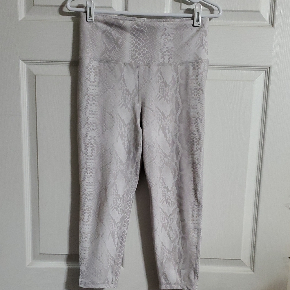Mono B Tonal Snake Print Active Capris Legging Size Medium